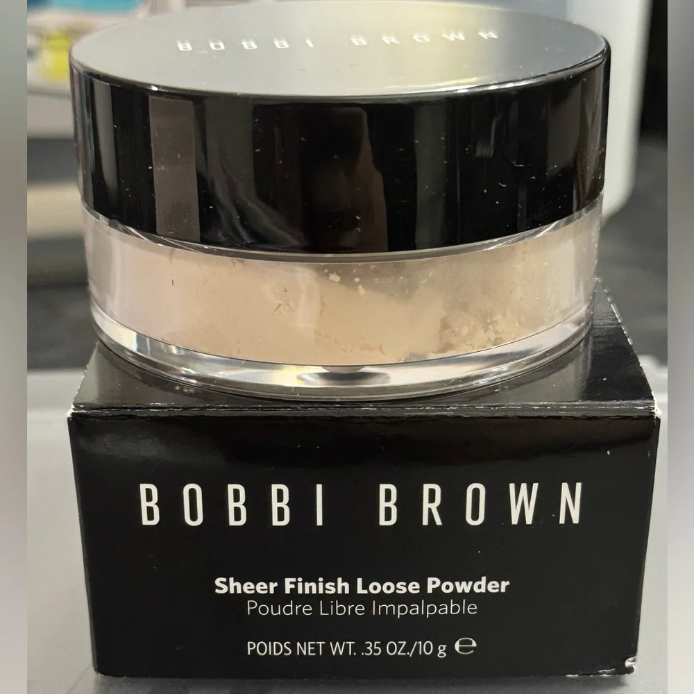 Bobbi Brown Sheer Finish Loose Powder in Soft Porcelain
